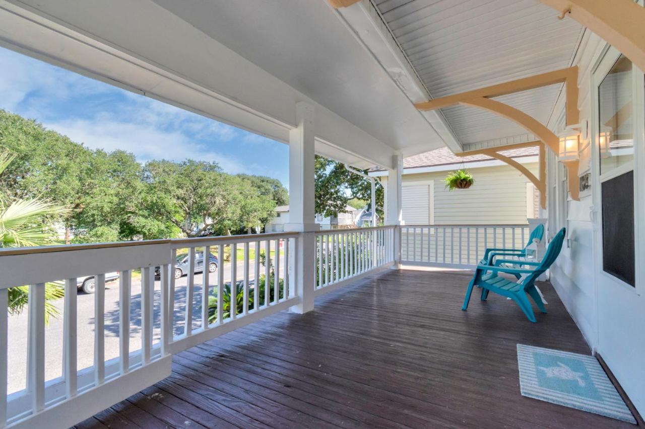 Cozy Historic Galveston House-8 Min Walk To Beach! Exterior photo