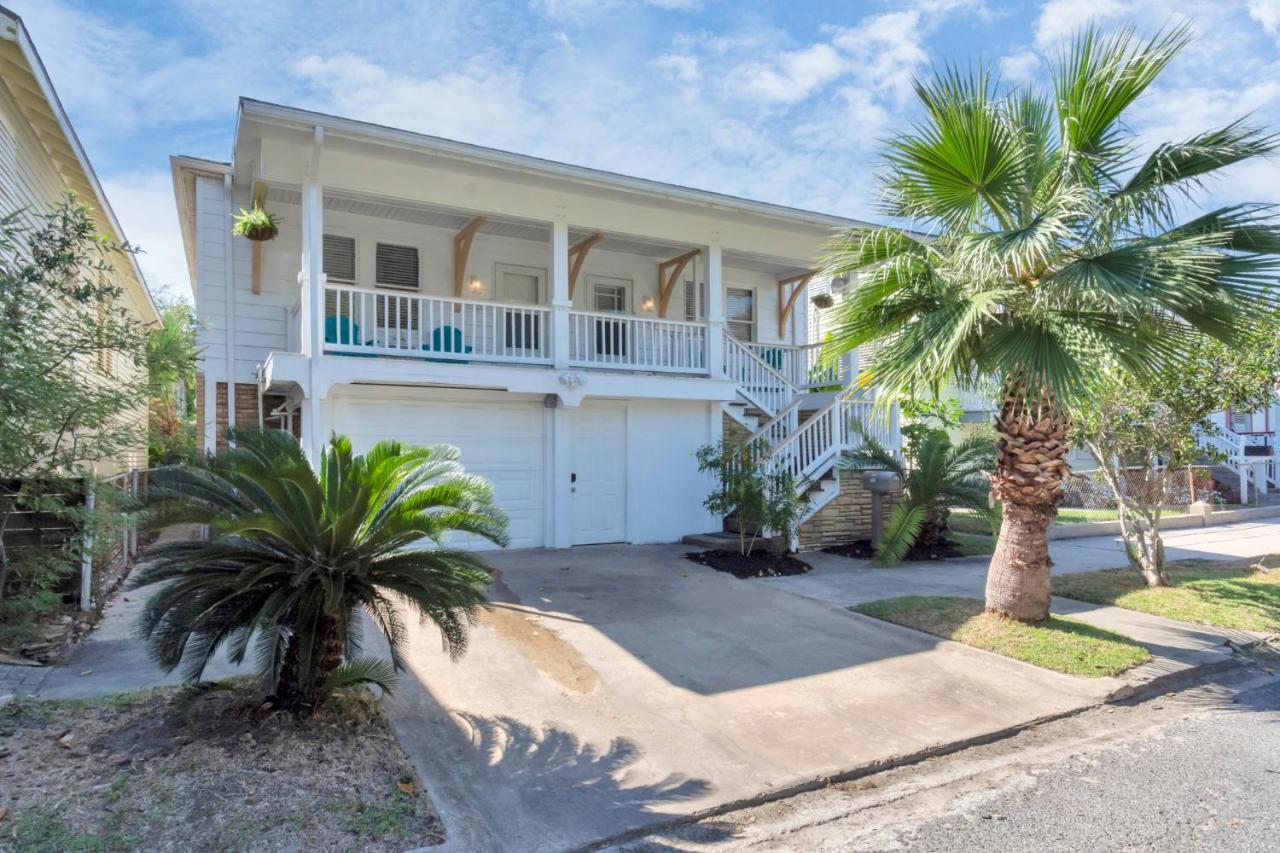 Cozy Historic Galveston House-8 Min Walk To Beach! Exterior photo