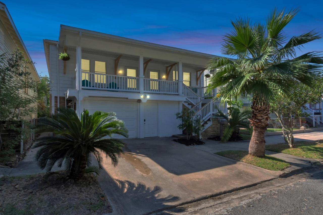 Cozy Historic Galveston House-8 Min Walk To Beach! Exterior photo