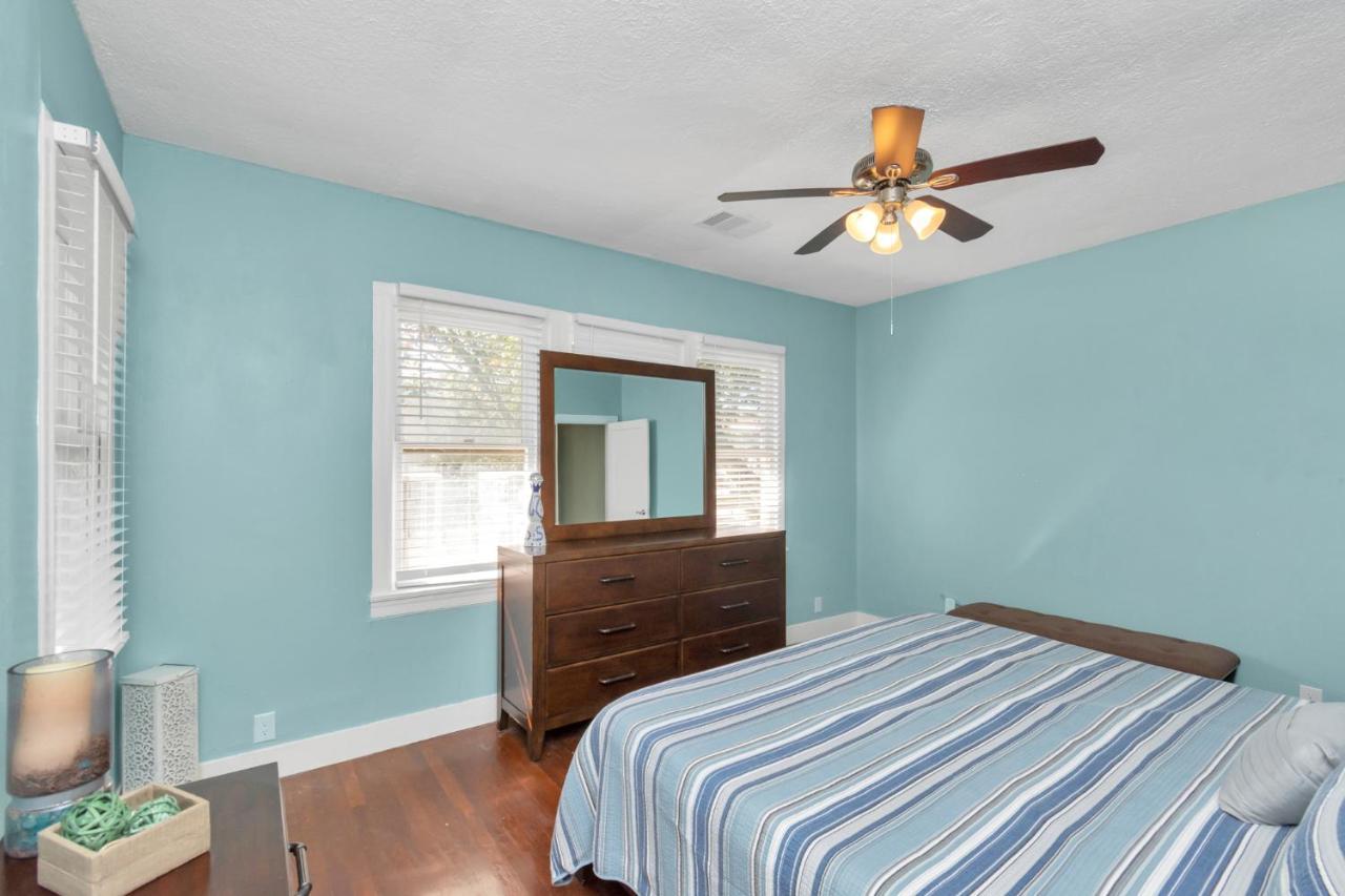 Cozy Historic Galveston House-8 Min Walk To Beach! Exterior photo